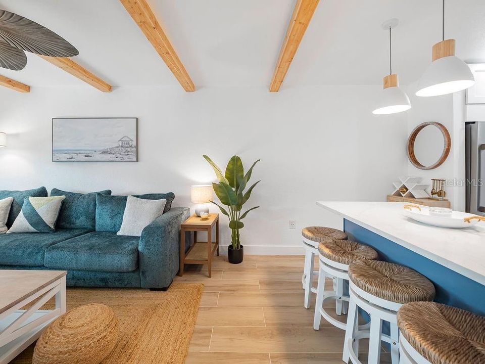 For Sale: $799,990 (2 beds, 2 baths, 958 Square Feet)