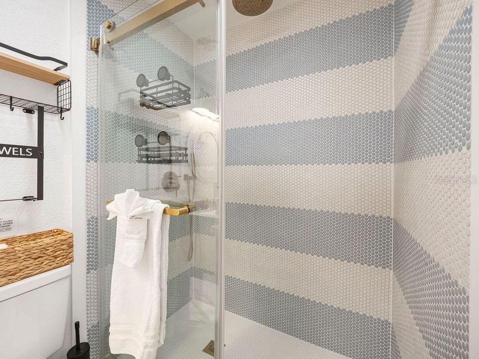 For Sale: $799,990 (2 beds, 2 baths, 958 Square Feet)