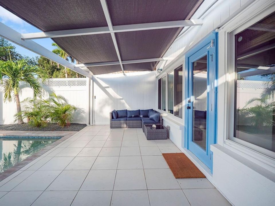 For Sale: $799,990 (2 beds, 2 baths, 958 Square Feet)