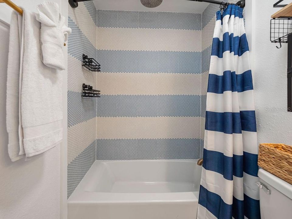 For Sale: $799,990 (2 beds, 2 baths, 958 Square Feet)