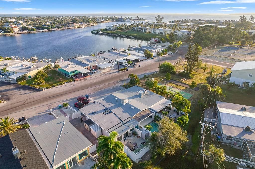 For Sale: $799,990 (2 beds, 2 baths, 958 Square Feet)