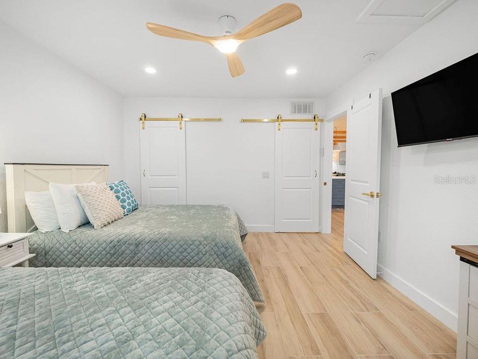 For Sale: $799,990 (2 beds, 2 baths, 958 Square Feet)