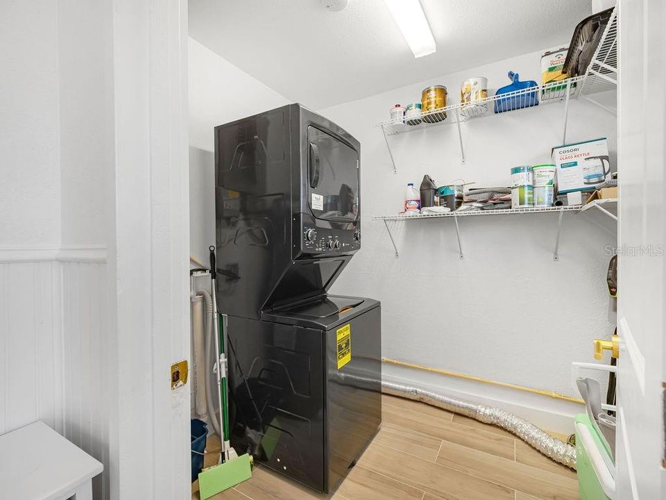 For Sale: $799,990 (2 beds, 2 baths, 958 Square Feet)