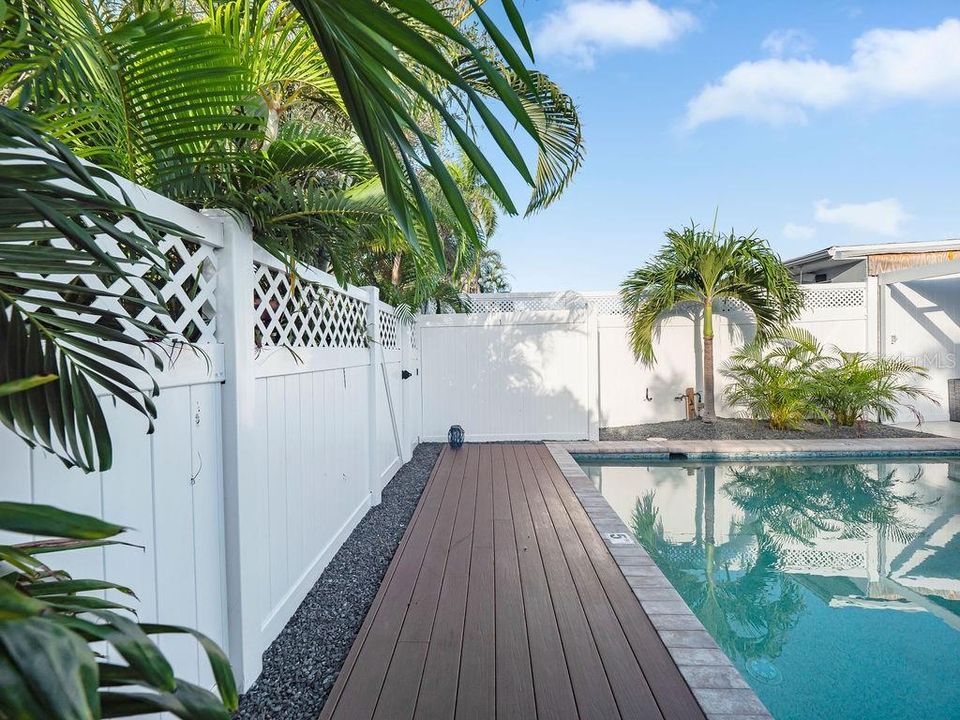 For Sale: $799,990 (2 beds, 2 baths, 958 Square Feet)