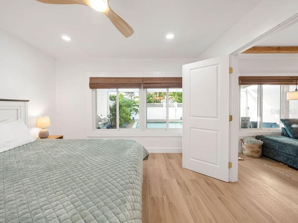 For Sale: $799,990 (2 beds, 2 baths, 958 Square Feet)