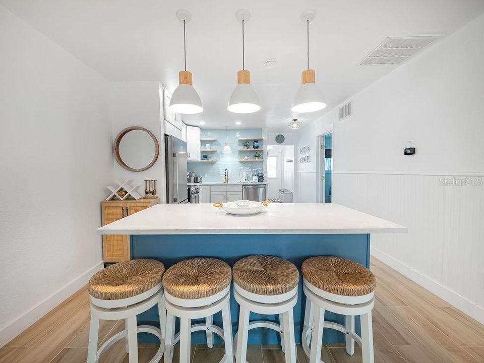 For Sale: $799,990 (2 beds, 2 baths, 958 Square Feet)