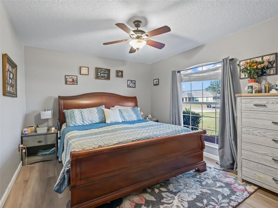 Active With Contract: $298,900 (4 beds, 2 baths, 1880 Square Feet)