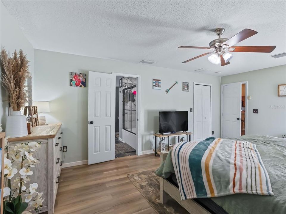 Active With Contract: $298,900 (4 beds, 2 baths, 1880 Square Feet)