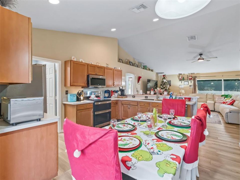 Active With Contract: $298,900 (4 beds, 2 baths, 1880 Square Feet)