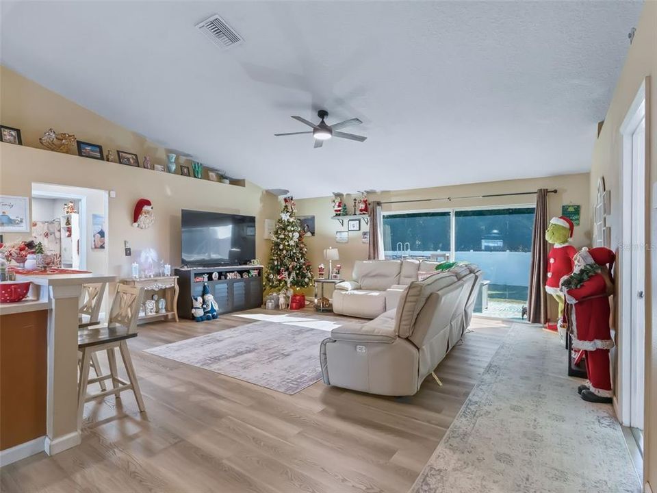 Active With Contract: $298,900 (4 beds, 2 baths, 1880 Square Feet)
