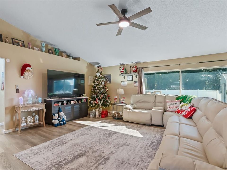 Active With Contract: $298,900 (4 beds, 2 baths, 1880 Square Feet)