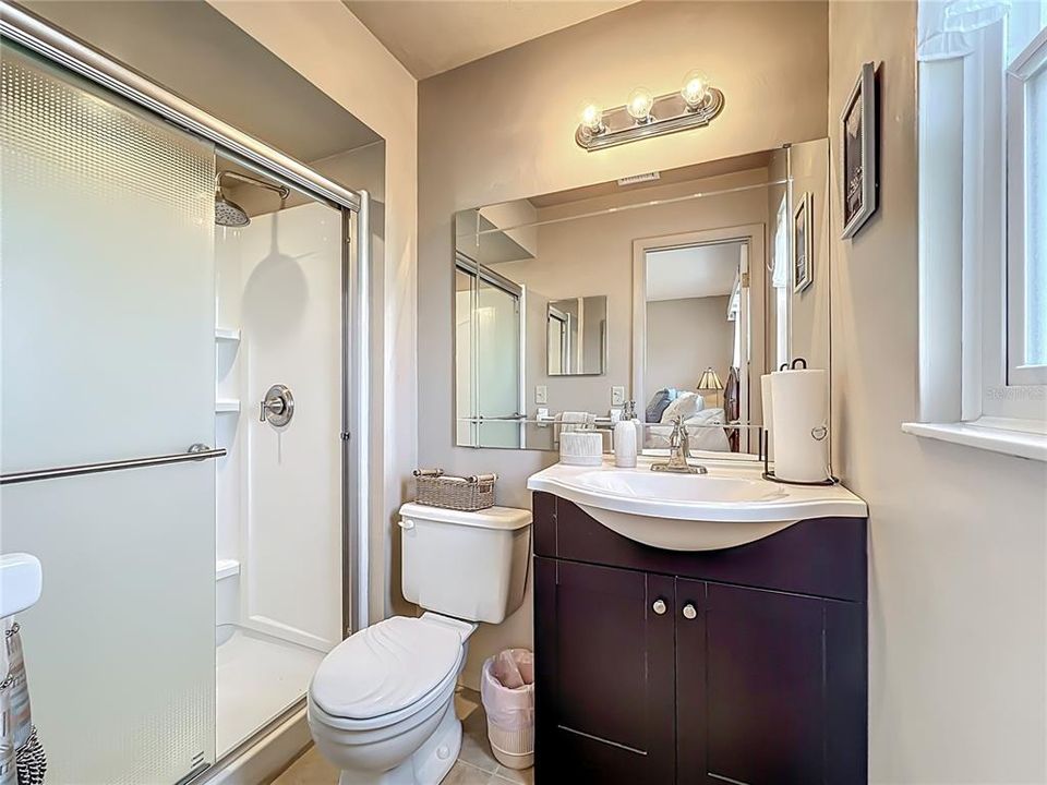 待售: $229,000 (2 贝兹, 2 浴室, 811 平方英尺)