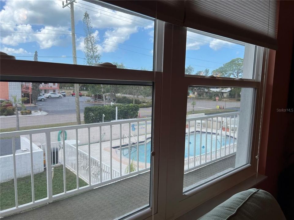 待售: $229,000 (2 贝兹, 2 浴室, 811 平方英尺)