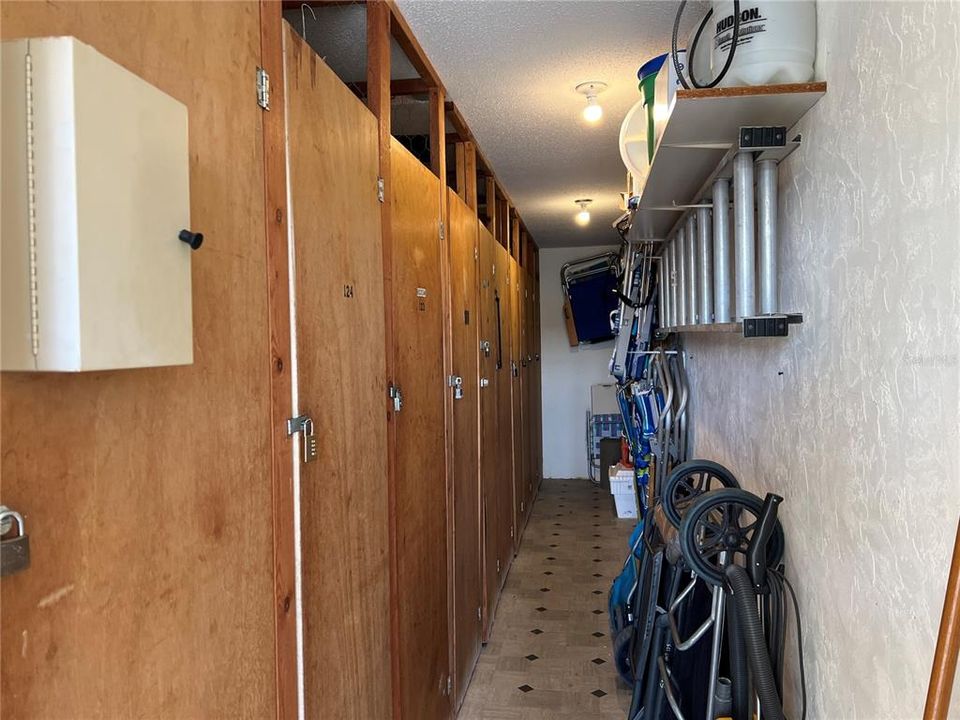 待售: $229,000 (2 贝兹, 2 浴室, 811 平方英尺)