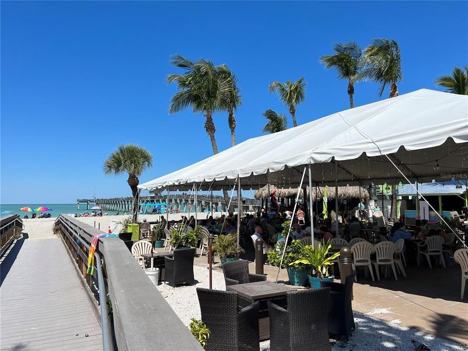 待售: $229,000 (2 贝兹, 2 浴室, 811 平方英尺)