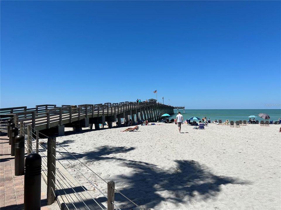 待售: $229,000 (2 贝兹, 2 浴室, 811 平方英尺)