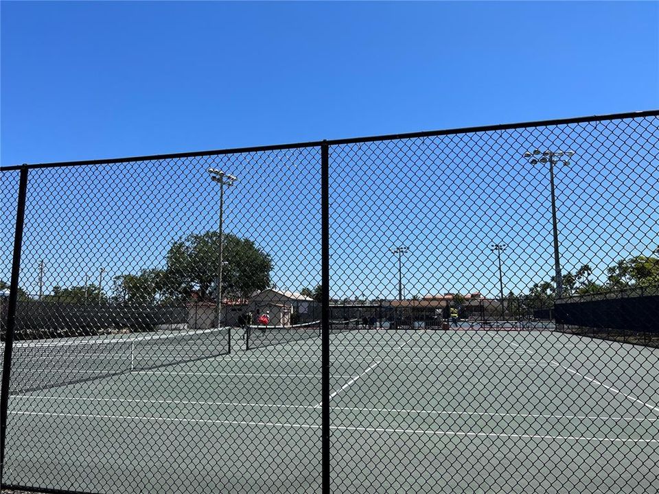 待售: $229,000 (2 贝兹, 2 浴室, 811 平方英尺)