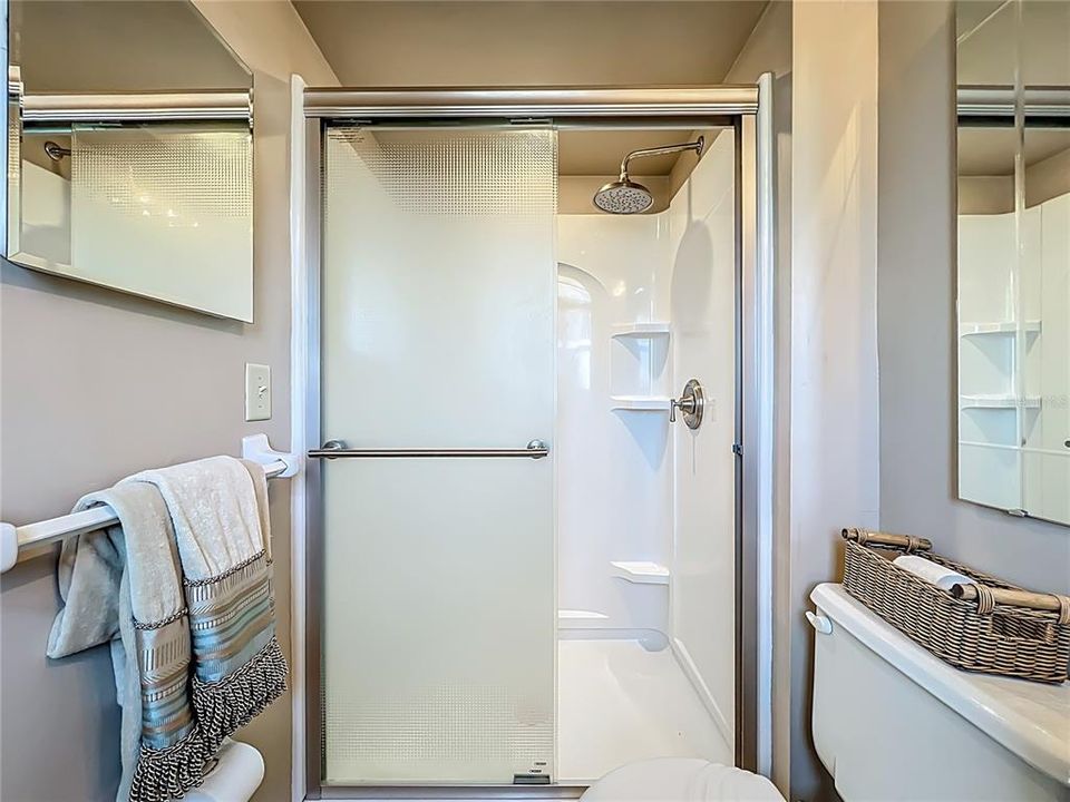 待售: $229,000 (2 贝兹, 2 浴室, 811 平方英尺)