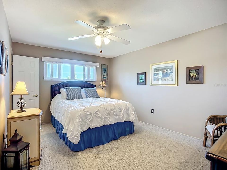 待售: $229,000 (2 贝兹, 2 浴室, 811 平方英尺)