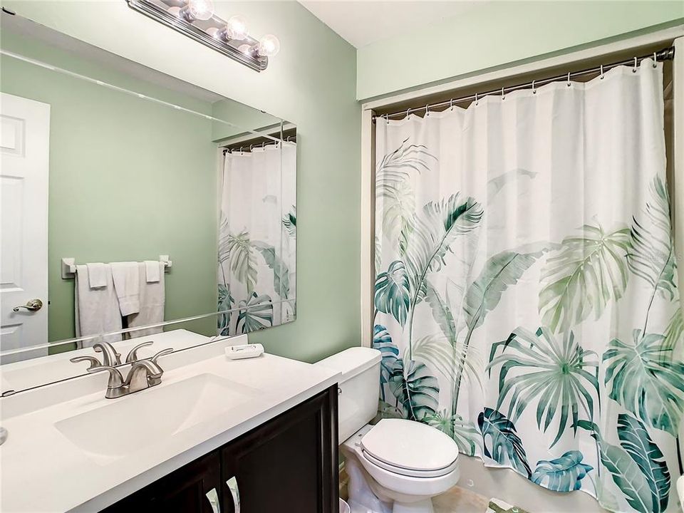 待售: $229,000 (2 贝兹, 2 浴室, 811 平方英尺)