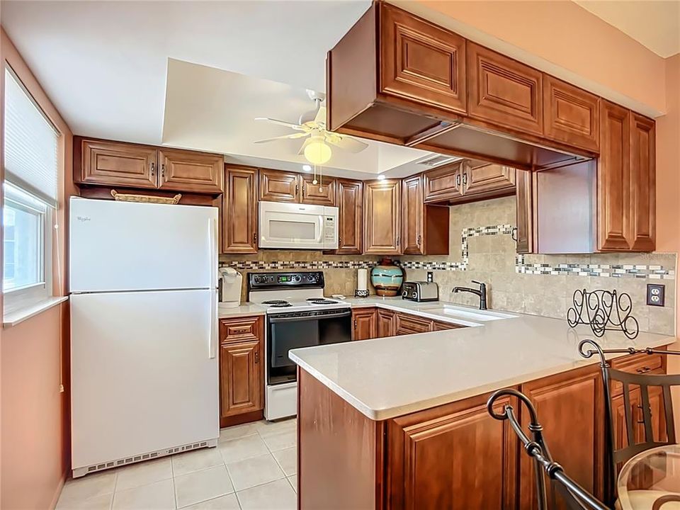 待售: $229,000 (2 贝兹, 2 浴室, 811 平方英尺)