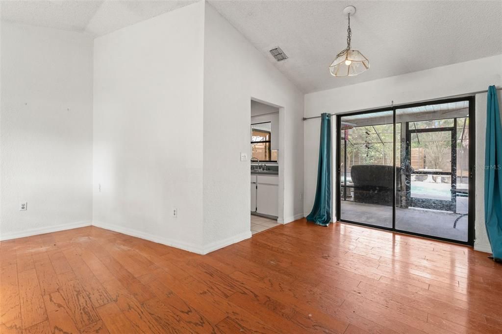 待售: $360,000 (3 贝兹, 2 浴室, 1457 平方英尺)