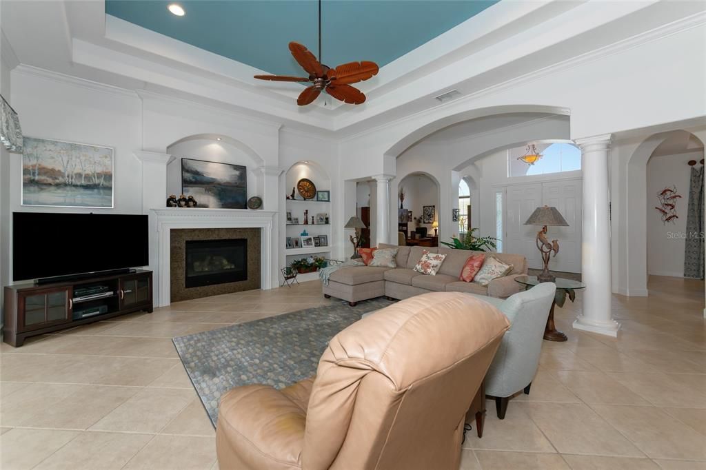 合同活跃: $1,049,000 (3 贝兹, 3 浴室, 3362 平方英尺)