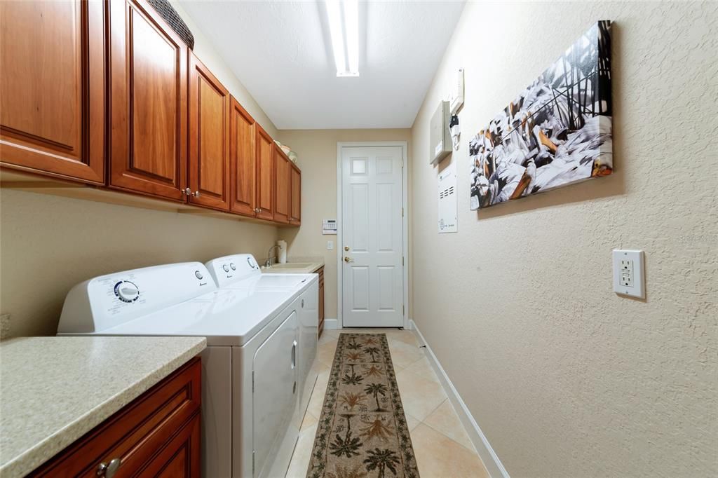 合同活跃: $1,049,000 (3 贝兹, 3 浴室, 3362 平方英尺)