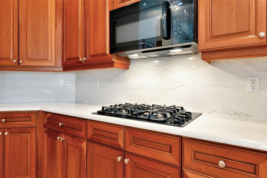 合同活跃: $1,049,000 (3 贝兹, 3 浴室, 3362 平方英尺)