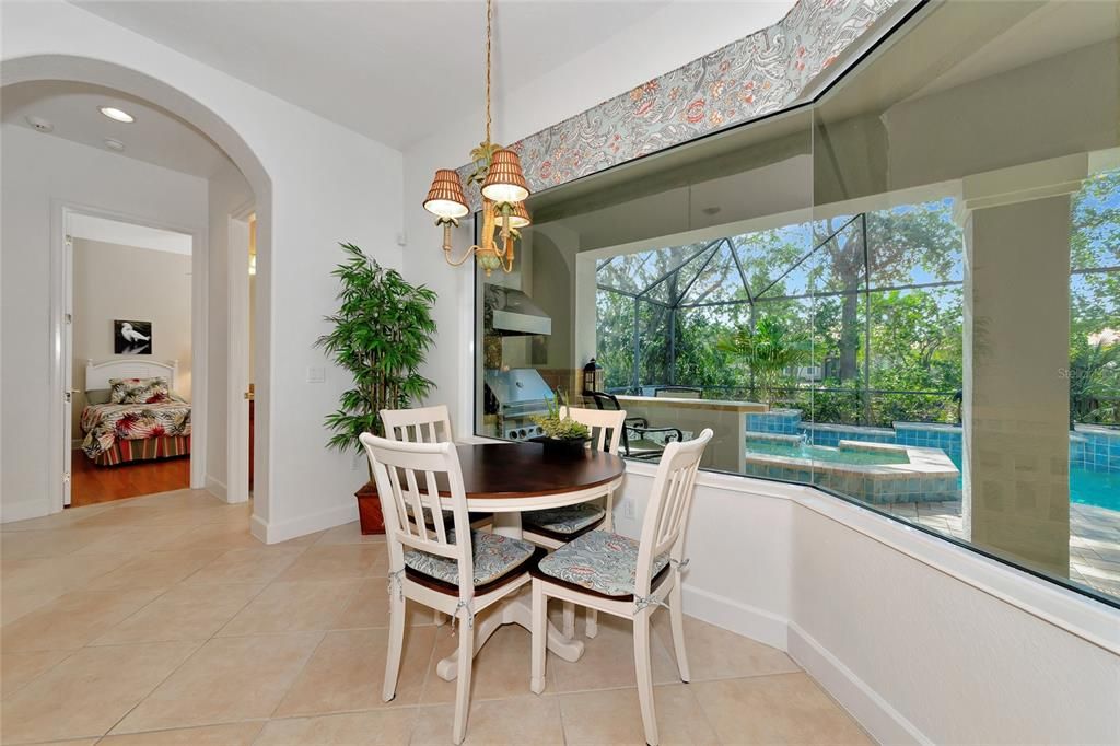 合同活跃: $1,049,000 (3 贝兹, 3 浴室, 3362 平方英尺)