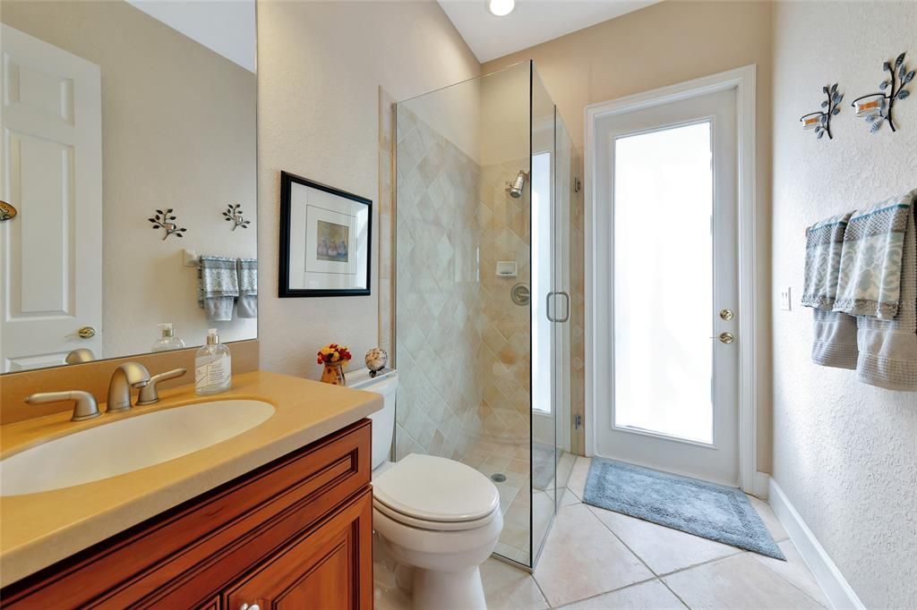 合同活跃: $1,049,000 (3 贝兹, 3 浴室, 3362 平方英尺)