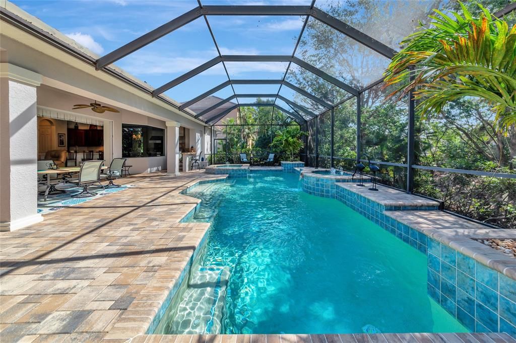 合同活跃: $1,049,000 (3 贝兹, 3 浴室, 3362 平方英尺)