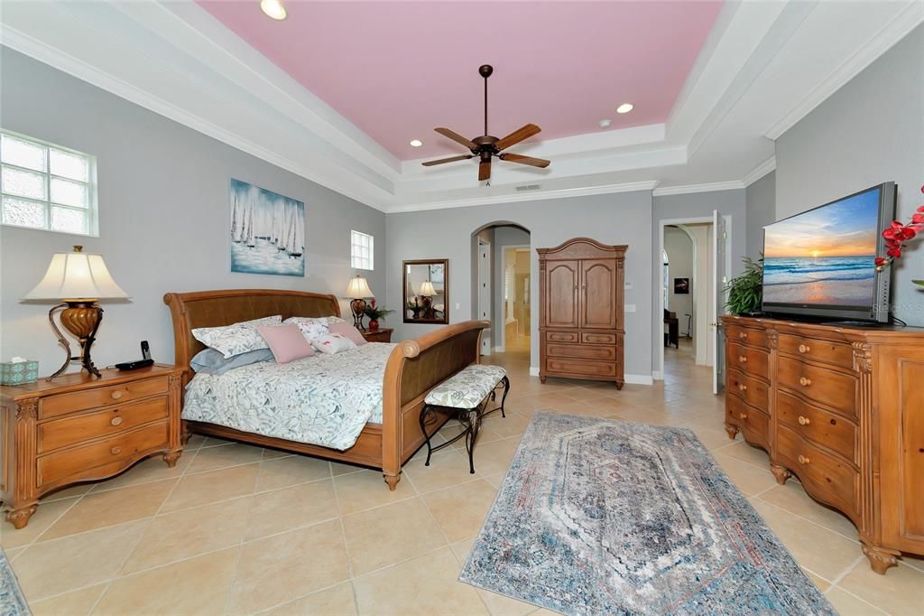 合同活跃: $1,049,000 (3 贝兹, 3 浴室, 3362 平方英尺)