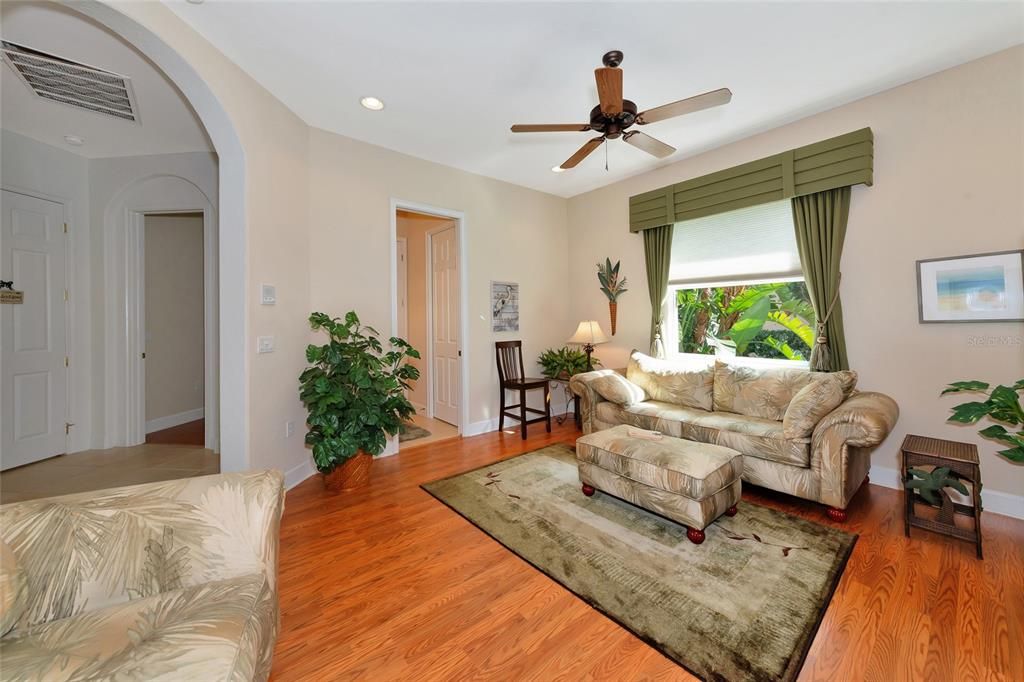 合同活跃: $1,049,000 (3 贝兹, 3 浴室, 3362 平方英尺)