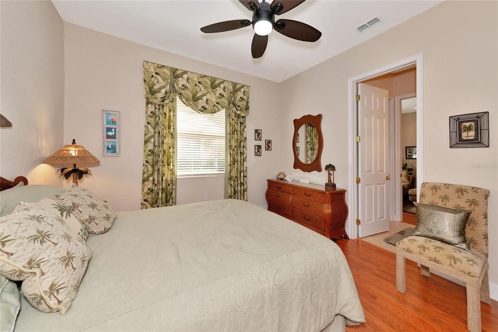 合同活跃: $1,049,000 (3 贝兹, 3 浴室, 3362 平方英尺)