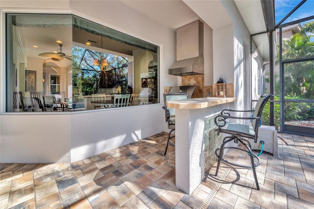 合同活跃: $1,049,000 (3 贝兹, 3 浴室, 3362 平方英尺)