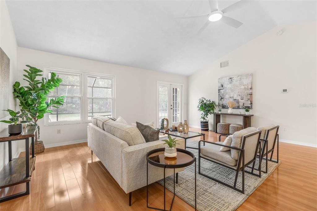 En Venta: $415,000 (3 camas, 2 baños, 1657 Pies cuadrados)