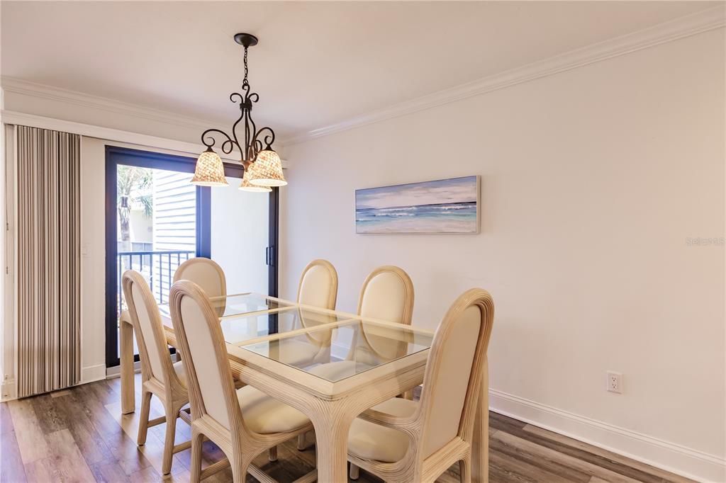 待售: $695,000 (2 贝兹, 2 浴室, 1138 平方英尺)