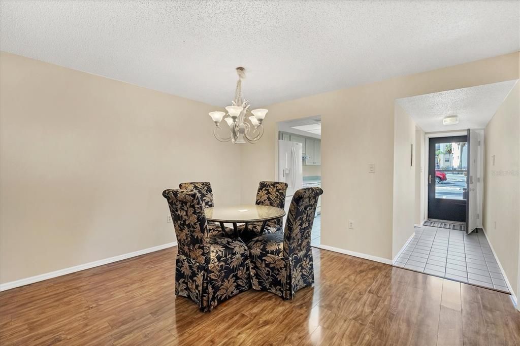 Active With Contract: $124,900 (2 beds, 2 baths, 1144 Square Feet)