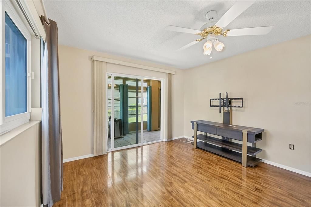 Active With Contract: $124,900 (2 beds, 2 baths, 1144 Square Feet)