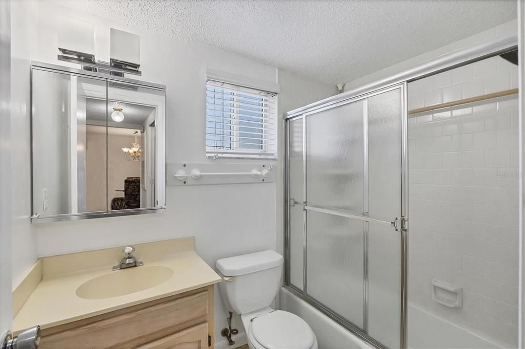 Active With Contract: $124,900 (2 beds, 2 baths, 1144 Square Feet)