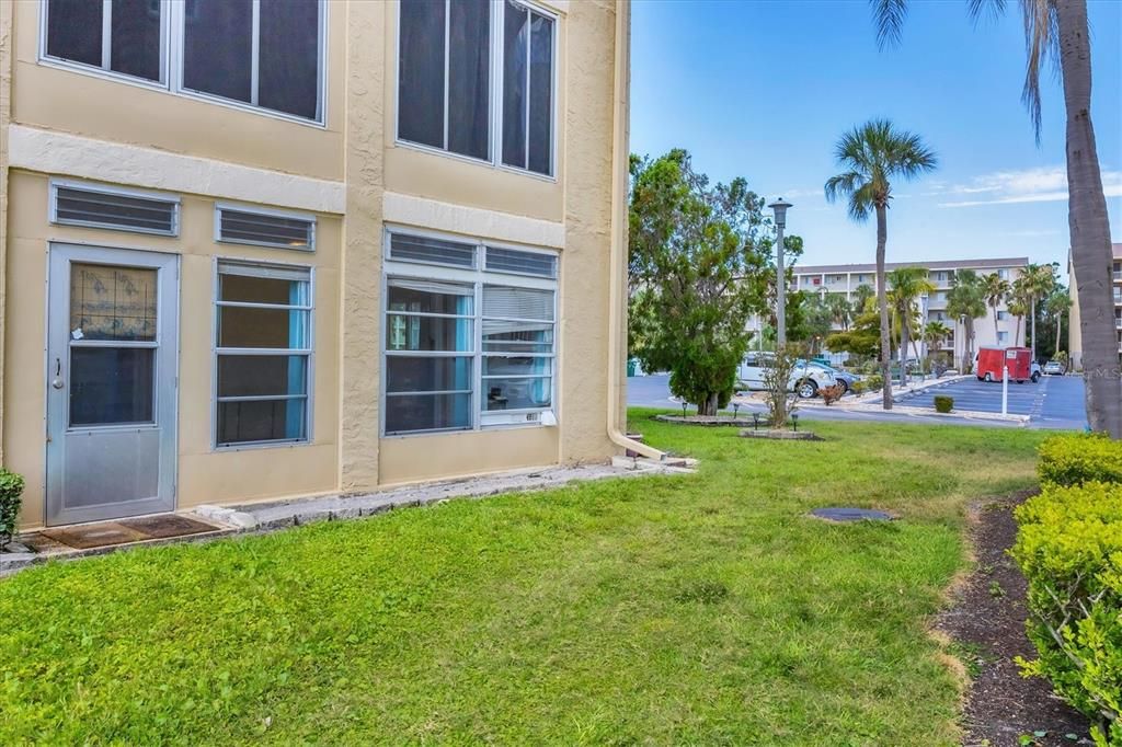 Active With Contract: $124,900 (2 beds, 2 baths, 1144 Square Feet)