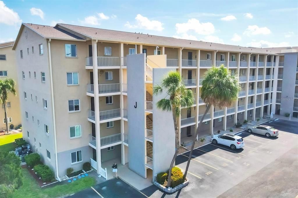 Active With Contract: $124,900 (2 beds, 2 baths, 1144 Square Feet)