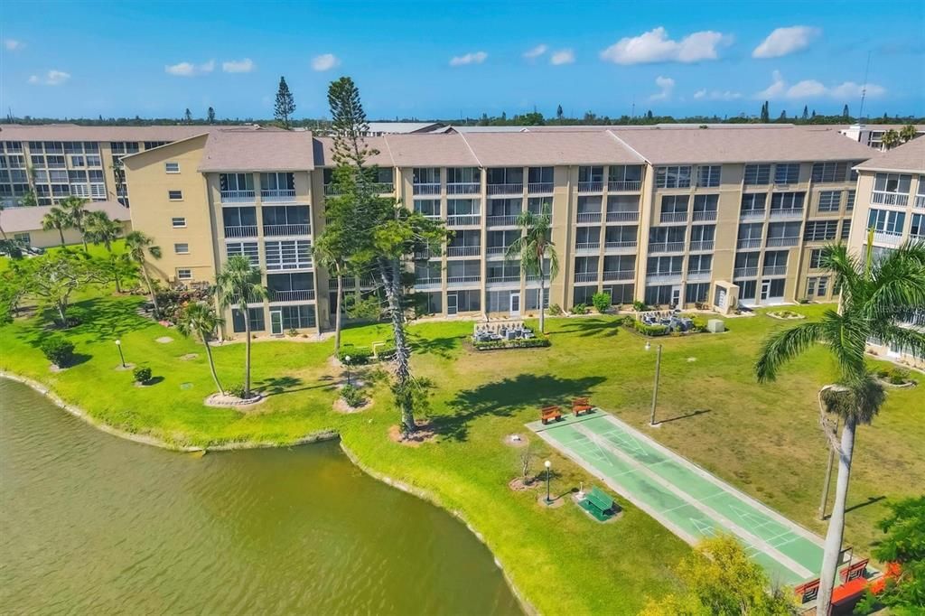 Active With Contract: $124,900 (2 beds, 2 baths, 1144 Square Feet)