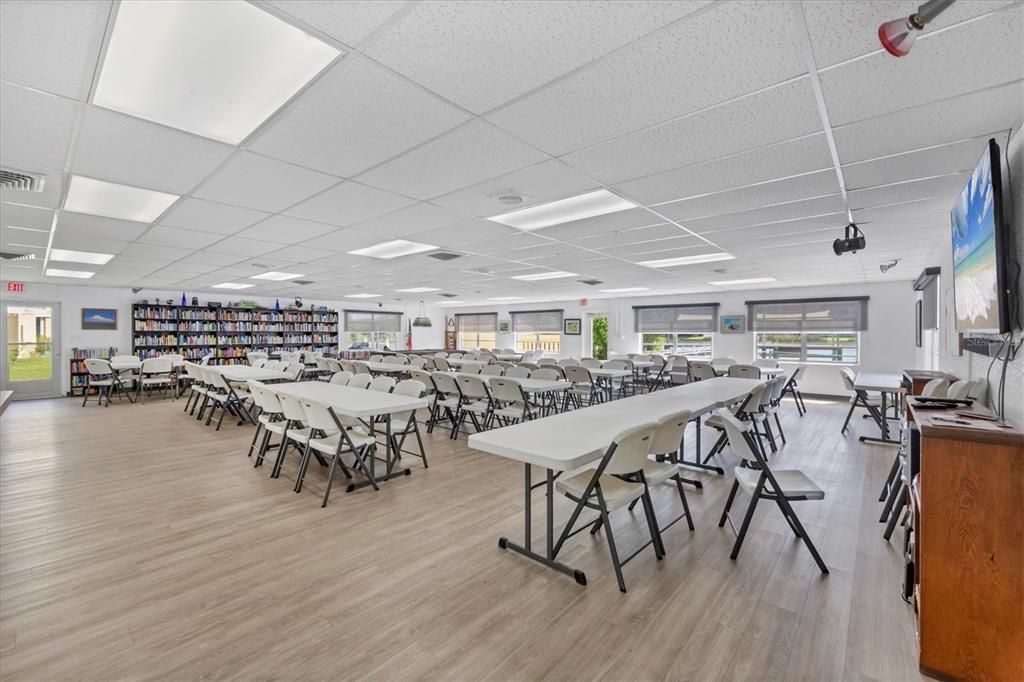 Active With Contract: $124,900 (2 beds, 2 baths, 1144 Square Feet)