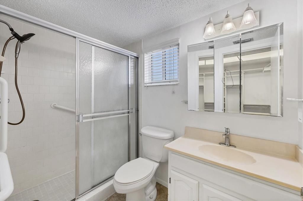 Active With Contract: $124,900 (2 beds, 2 baths, 1144 Square Feet)