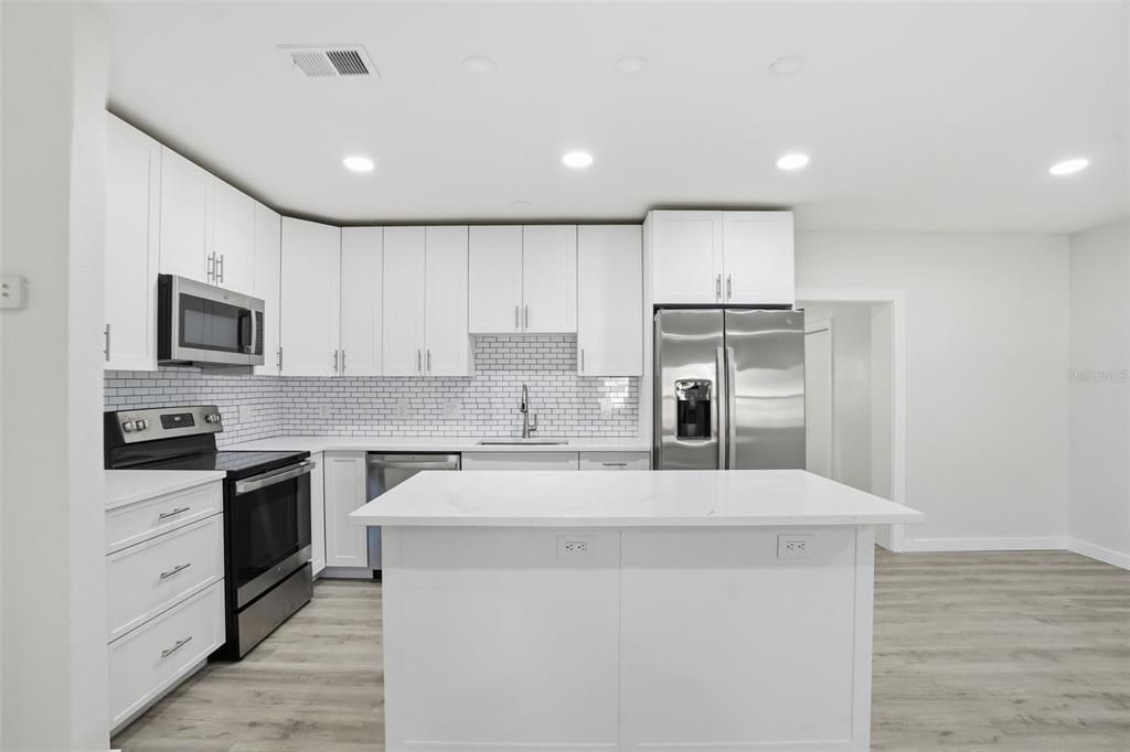 Active With Contract: $369,000 (3 beds, 2 baths, 1312 Square Feet)