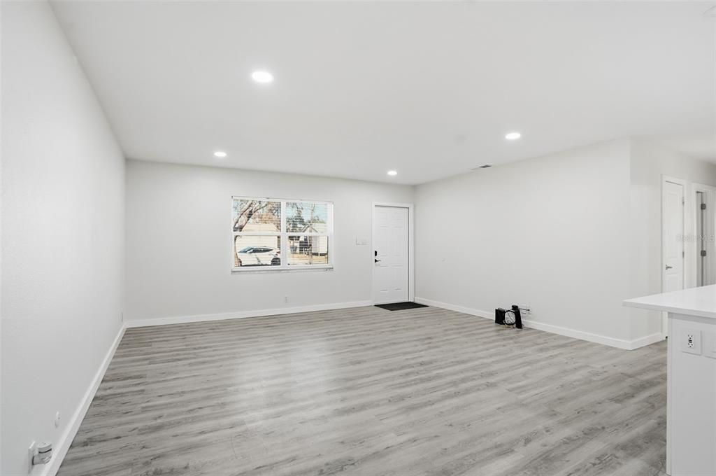 Active With Contract: $369,000 (3 beds, 2 baths, 1312 Square Feet)