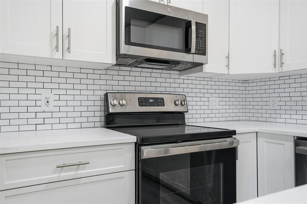 Active With Contract: $369,000 (3 beds, 2 baths, 1312 Square Feet)