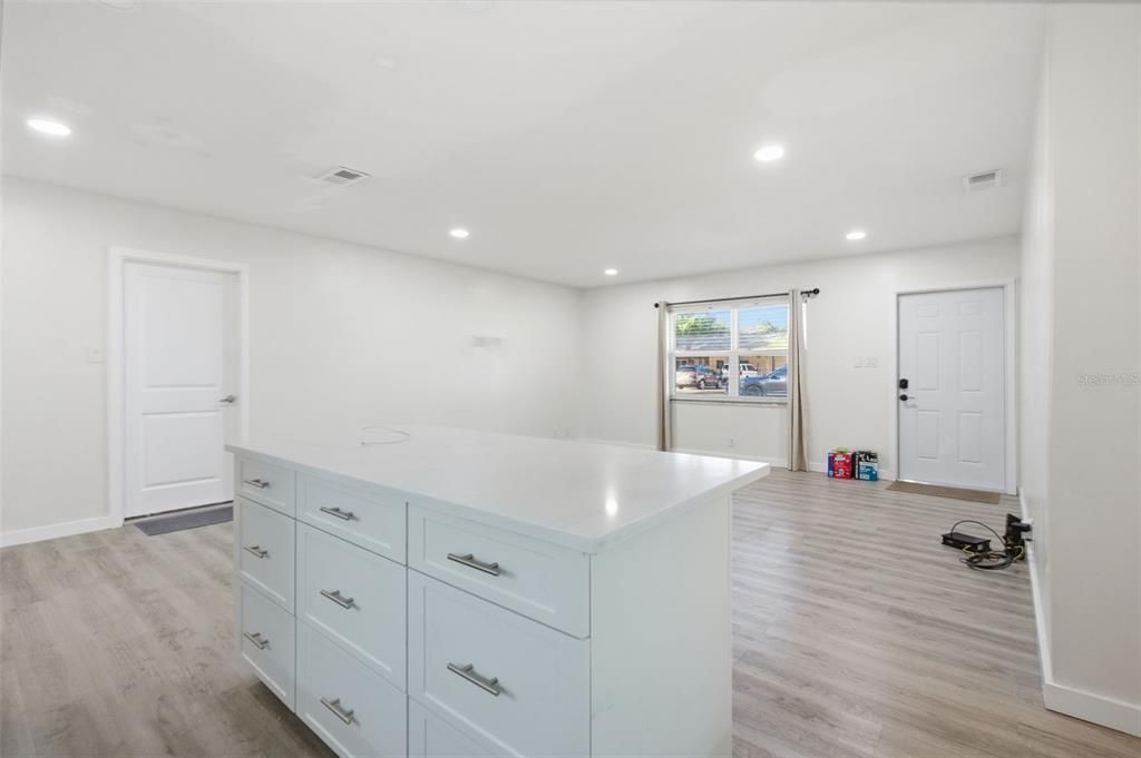 Active With Contract: $369,000 (3 beds, 2 baths, 1312 Square Feet)